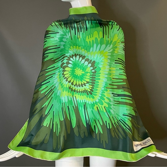 Stunner Vintage Nina Ricci Silk Scarf 31 In Sq Excellent Condition - Picture 3 of 8